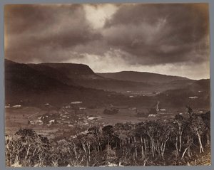 Ansicht von Nuwara Eliya vom Oliphant Estate, Ceylon von W.L.H. Skeen and Co.