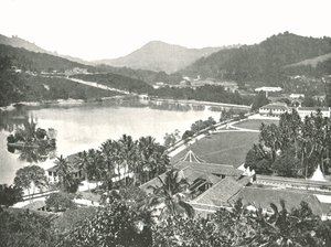 Blick von Lady Hortons Walk, Kandy, Ceylon von W and S Ltd