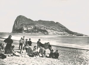 Blick auf den Felsen vom Meer aus, Gibraltar, 1895 von W and S Ltd