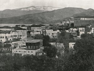 Blick auf die Stadt mit dem Libanongebirge, Beirut, 1895 von W and S Ltd