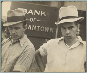 Hauptstraße Gesichter / Straßenszene, Morgantown, West Virginia von Walker Evans