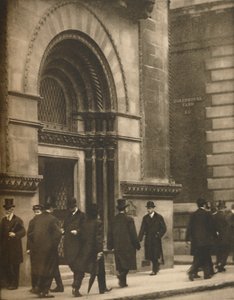 Ein Blick auf Lothbury zur Mittagszeit an einem Geschäftstag, um 1935 von Walter Benington