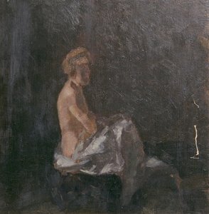 Weiblicher Akt vor dunklem Hintergrund
