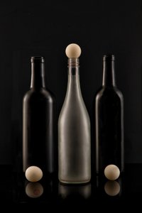 Reflektierendes Stillleben-Arrangement von Wendy Xu
