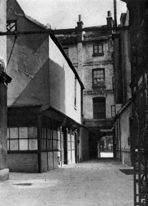 Calverts Gebäude, mit einem typischen Innenhof der alten Borough High Street, London, 1926-1927 von Whiffin