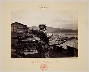 Fusiyama. Haus und Berg Fuji im Hintergrund