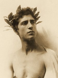 Studie eines Jungen mit Kranz, Sizilien, ca. 1898 von Baron Wilhelm von Gloeden