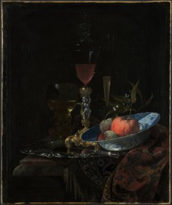 Weinglas und eine Schale mit Obst von Willem Kalf