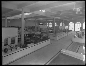 Innenansicht des 95th Street Market, New York City, 25. Oktober 1915 von William Davis Hassler
