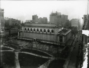 New York Public Library und Bryant Park, ca. 1910-21 von William Davis Hassler