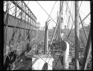 R.M.S. Carpathia beim Beladen am Pier 54 N.R., 1912