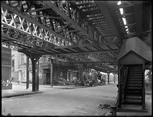 Unter den Hochbahngleisen an der Ecke Greenwich Street und Rector Street, New York City, 1. August 1914 von William Davis Hassler