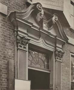 Tür, Crutched Friars, London von William Galsworthy Davie