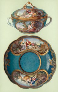 Ecuelle und Stand, Sèvres, Türkisblau, mit Tafeln nach Boucher (Farblithografie) von William Gibb