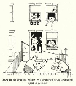 Selbst im begrenzten Garten eines umgebauten Hauses ist Gemeinschaftssport möglich (Lithografie)