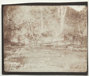 Ein Bergbach, der am Fuße von Doune Castle fließt von William Henry Fox Talbot