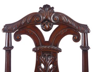 Detail eines Paares von George II Hallstühlen, ausgeführt von James Moore dem Jüngeren von William Kent