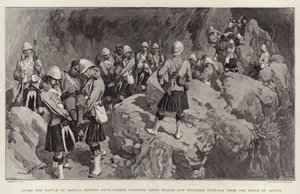 Nach der Schlacht von Dargai, Gordon Highlanders tragen getötete und verwundete Gurkhas vom Schlachtfeld