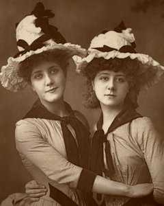 Zwei Rosen, Maude Millett und Annie Hughes, britische Schauspielerinnen, 1888