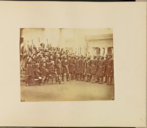 [Gruppenporträt von Militärpersonal] von Willoughby Wallace Hooper