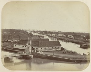 Hafenkanal und der Baum in Batavia