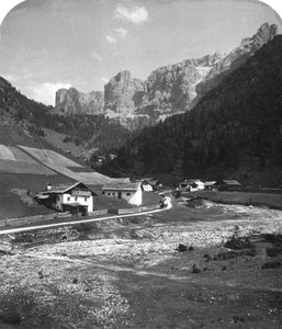 Ein Tal in Wolkenstein, Tirol, ca. 1900er