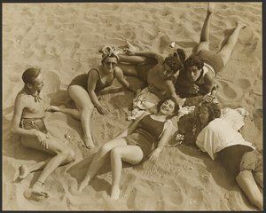 Coney Island von Yasuo Kuniyoshi
