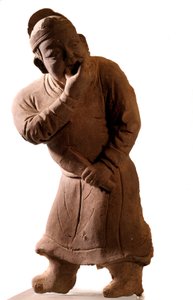 Chinesische Kunst: Terrakotta-Statuette, die einen „Pfeifer“ darstellt (aus Tsiao Tsouo, Honan, Yuan-Dynastie, 1271-1368 n. Chr.)