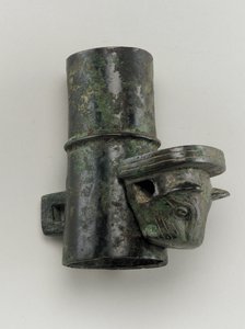 Radkappe mit Splint in Form eines Katzenkopfes von Zhou Dynasty Chinese School