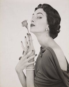 Frau mit einer Rose, ca. 1960