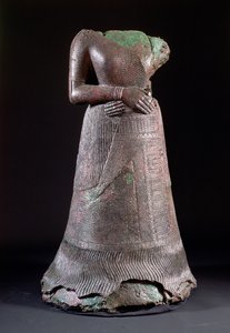 Statue der Königin Napirasu, Frau von Untash-Napirisha, einem elamitischen König des 12. Jahrhunderts v. Chr., gefunden in Susa, Iran, ca. 1250 v. Chr. von Hippolyte Lalaise Devéria
