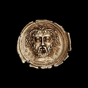 Antike griechische Münze mit dem Kopf von Zeus, ca. 360 v. Chr.
