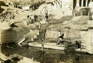 Einäscherung am Ganges von Hippolyte Lalaise Devéria