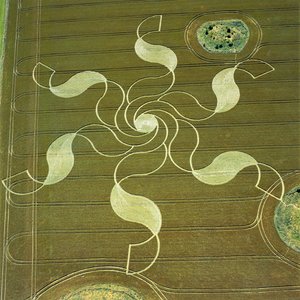 Kornkreis im Weizenfeld, Stonehenge, Wiltshire, 4. Juli 2002 (Luftaufnahme) von Ferdinand Georg Waldmuller