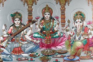 Lakshmi, die Frau von Vishnu, ist die Göttin des Wohlstands, des Glücks und der Schönheit. Ganesh.