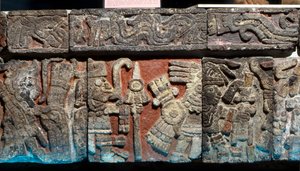 Flachrelief auf einer Bank im Templo Mayor, Spätklassische Periode, ca. 1500 von Hippolyte Lalaise Devéria