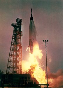 Bemannter Raumflug, USA, Mercury/Gemini Start der Atlas-Rakete, die Astronaut John Glenn in die Umlaufbahn brachte von Frederick (attr. to) Barnard
