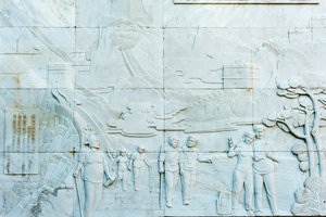 Marmorrelief, das Menschen darstellt; Große Mauer; Jinshanling-Abschnitt; Volksrepublik China von Frederick (attr. to) Barnard