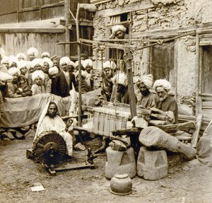 Spinnen und Weben von Wollschals, Srinagar, Kaschmir, Indien ca. 1901