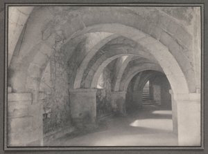 Triforium in der Krypta der Kathedrale von Gloucester von John Pardon