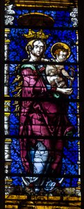 Jungfrau der Apokalypse. Buntglas. Stephansdom in Metz von . .