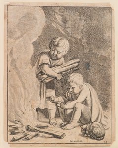 Zwei Kinder machen Feuer