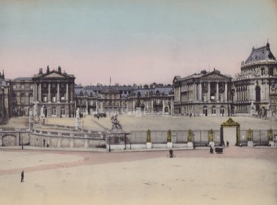 Fassade des Schlosses (Farbfoto) von (after) French Photographer
