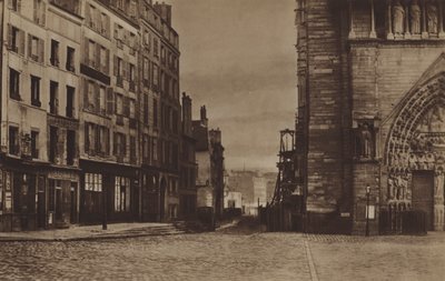 Die Rue du Cloitre-Notre-Dame, gesehen vom Parvis um 1865 von (after) French Photographer