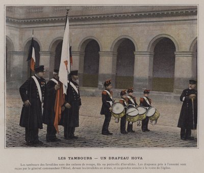 Die Trommeln, eine Hova-Flagge (farbiges Foto) von (after) French Photographer