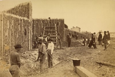 [Palisade gebaut von General Haupt zum Schutz von Regierungseigentum, Orange & Alexandria R.R., Alexandria, Virginia] von A.J. Russell