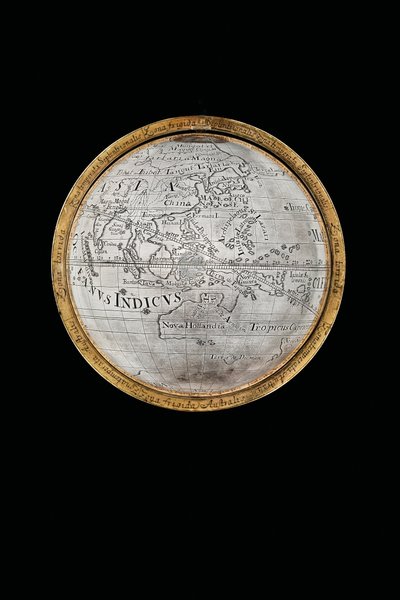 Zwei außergewöhnliche Erd- und Himmelsgloben, getragen von Herkules und Atlas von Abraham Drentwett
