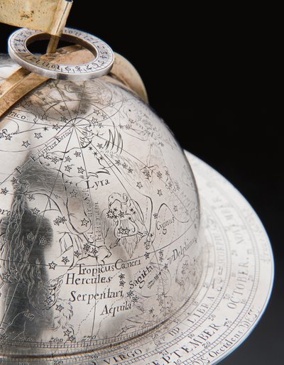 Zwei außergewöhnliche terrestrische und himmlische Globen, unterstützt von Herkules und Atlas, Augsburg von Abraham Drentwett
