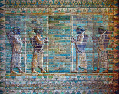 Detail aus dem Fries der Bogenschützen, Palast von Darius I., Susa, Iran, ca. 510 v. Chr. von Achaemenid