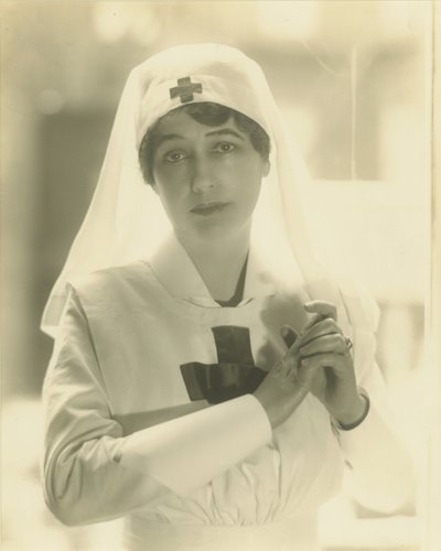 Lady Duff-Gordon als Krankenschwester (Platinabzug) von Adolf de Meyer